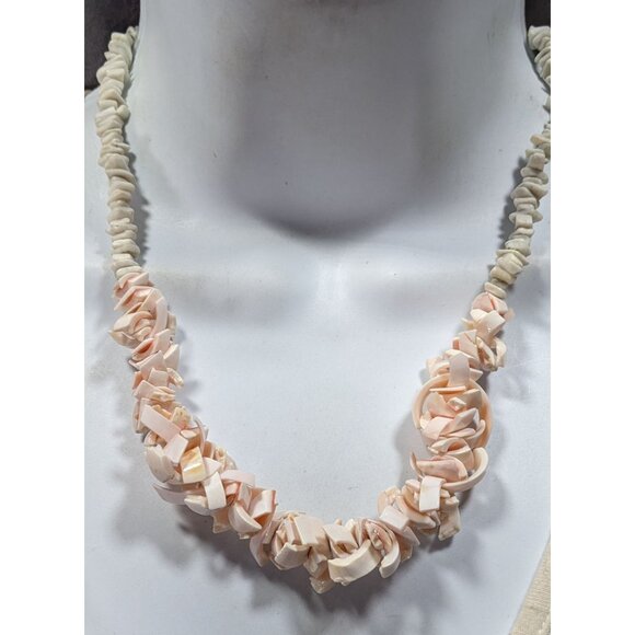 Vintage 70s Beachy Pink And White Shell Chip Beaded Necklace - Picture 4 of 6